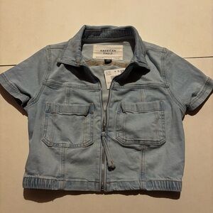 american eagle cropped blue denim zip up short sleeve shirt